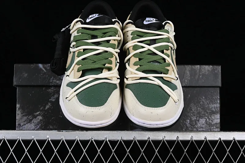 All Categories Nk SB Dunk Series Nk SB Dunk Low Low-top sneakers Nk Dunk Low Panda Prank-Jungle Crossing Mishan Genno SB strappy low-top casual sneakers DV0831-002